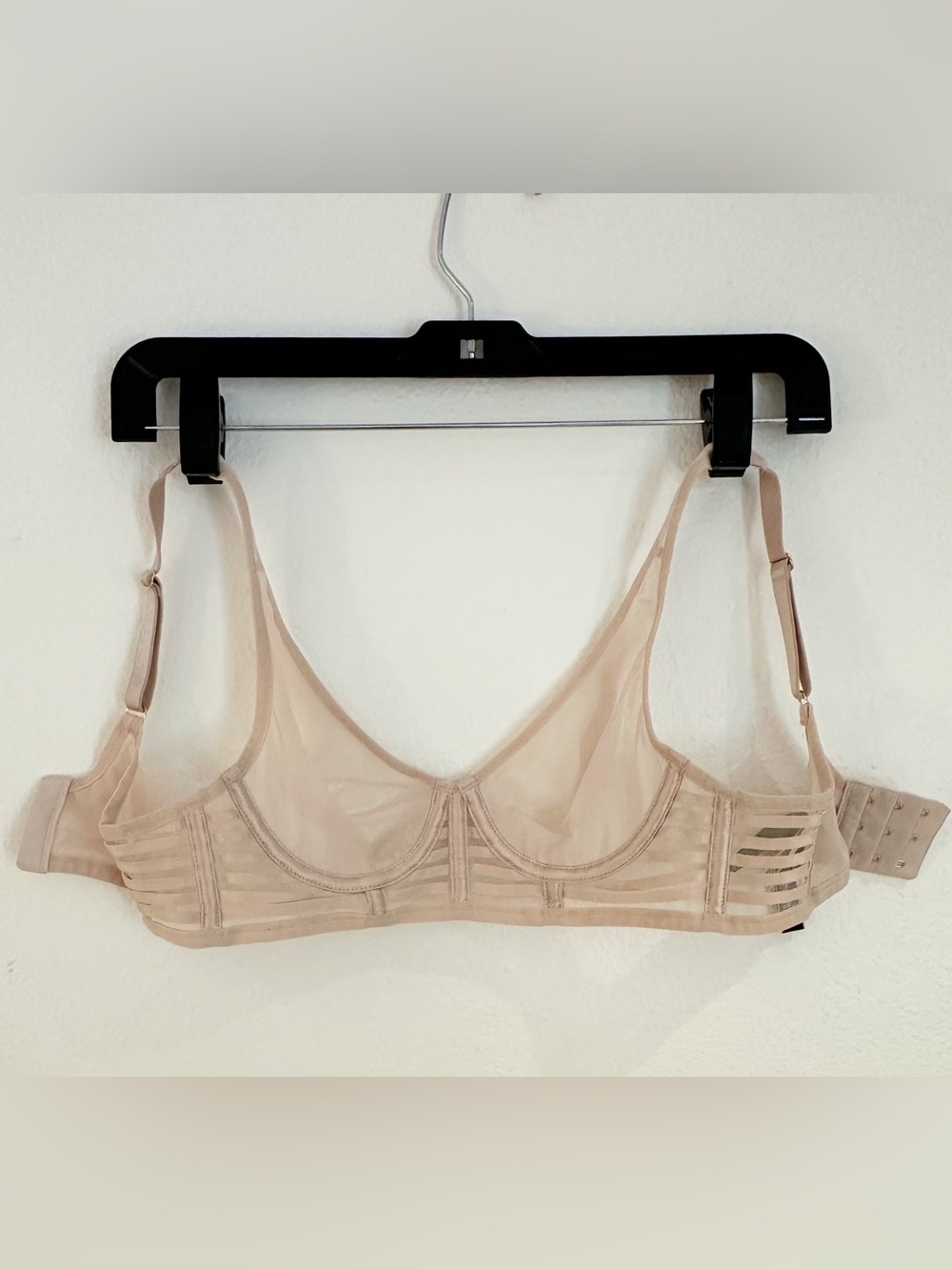 Victoria's Secret Unlined Plunge Bra 32A Sheer Cup Underwire Back Closure Beige